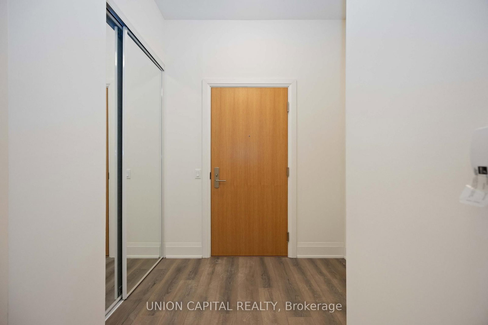 8960 Jane Street, Unit 519 - Photo 4