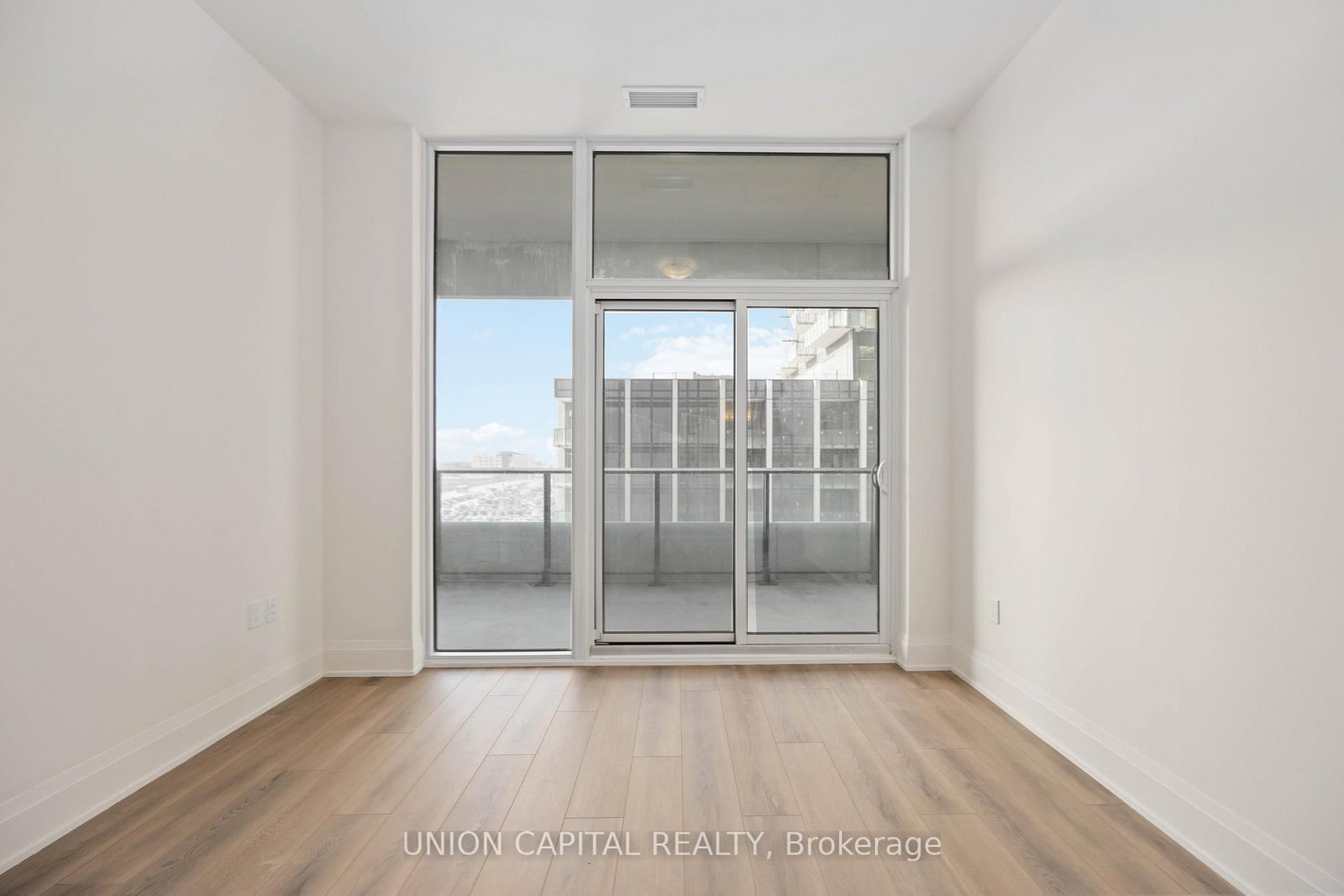 8960 Jane Street, Unit 519 - Photo 9