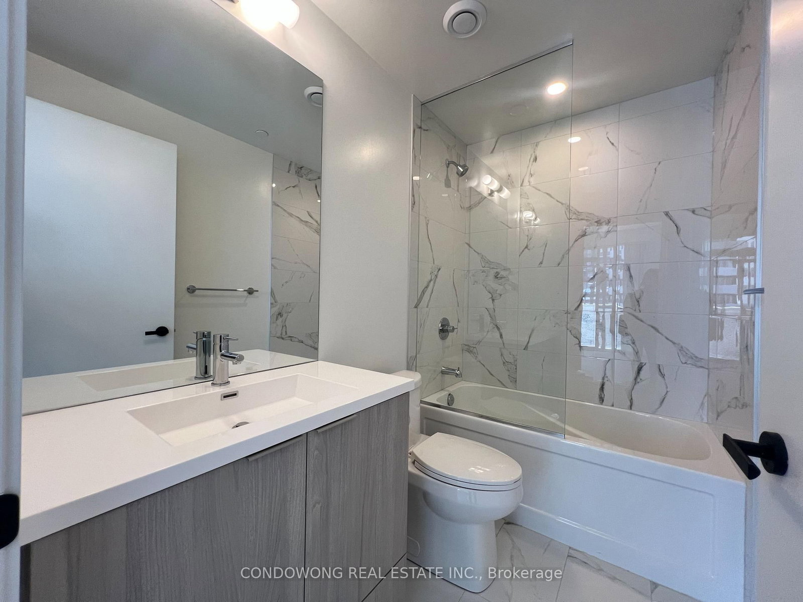 8 Interchange Way, Unit 701 - Photo 14