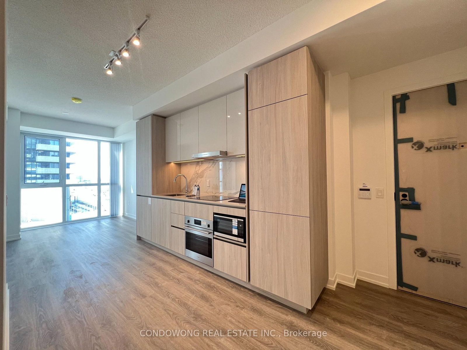 8 Interchange Way, Unit 701 - Photo 4