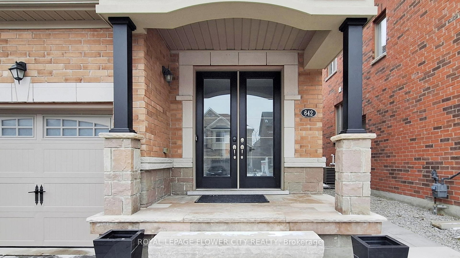 642 Sweetwater Crescent - Photo 2