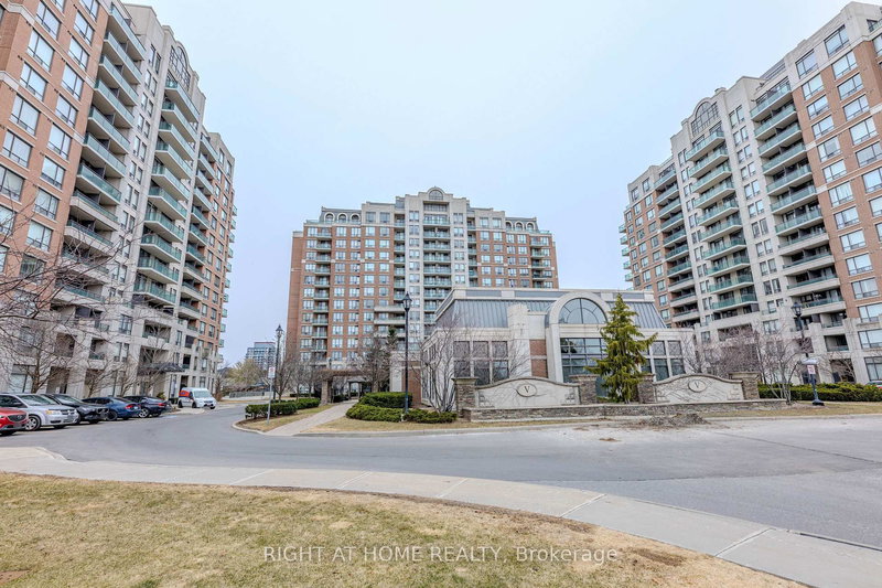 801 - 330 Red Maple Rd, Richmond Hill, L4C 0T6 | Image 2