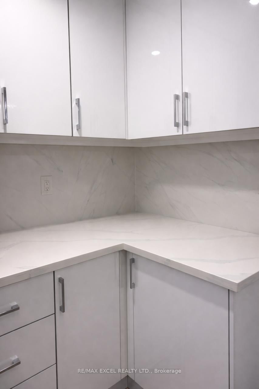 Townhouse for sale at 27 Spiv Grove Way, Markham, Ontario, L6E 0T6 - Greensborough - MLS: N12999412