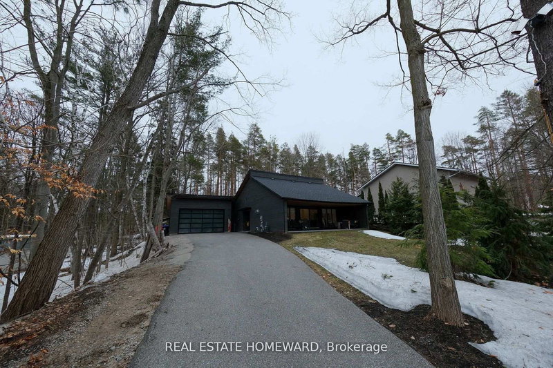 3763 Fairway Rd, Innisfil, L9S 2L4 | Image 2