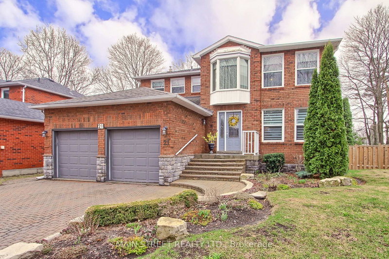 21 Chadburn Cres, Aurora, L4G 4V6 | Image 2