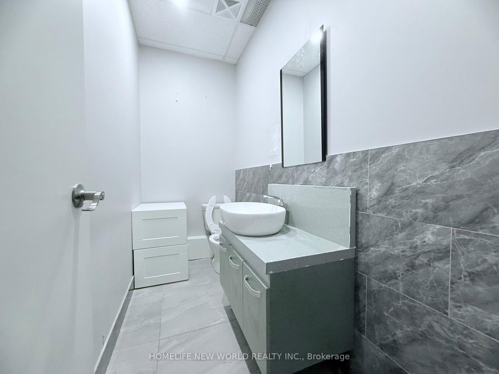 7181 Yonge Street, Unit 108 &109 - Photo 14