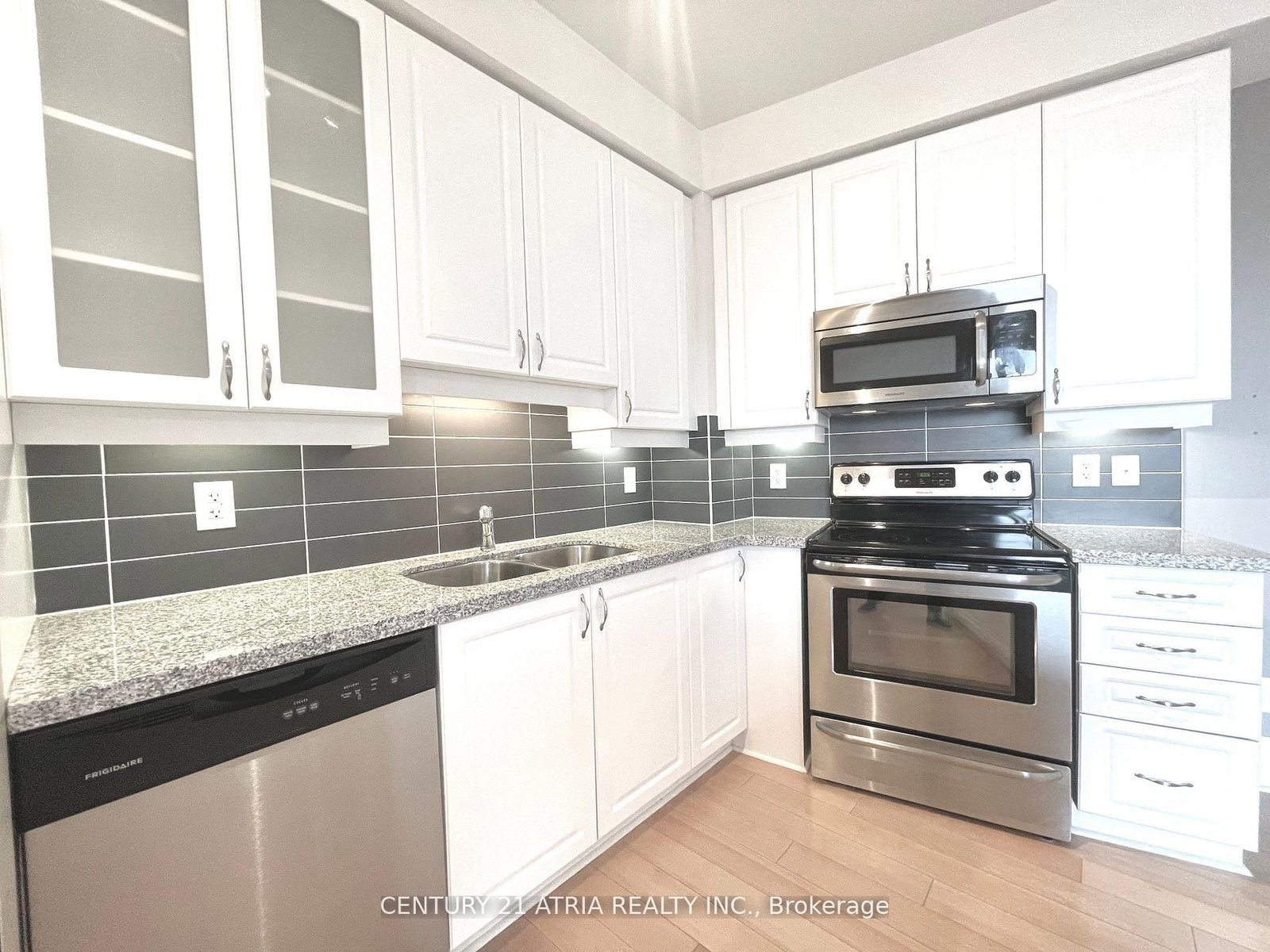 111 Upper Duke Crescent, Unit 520 - Photo 6