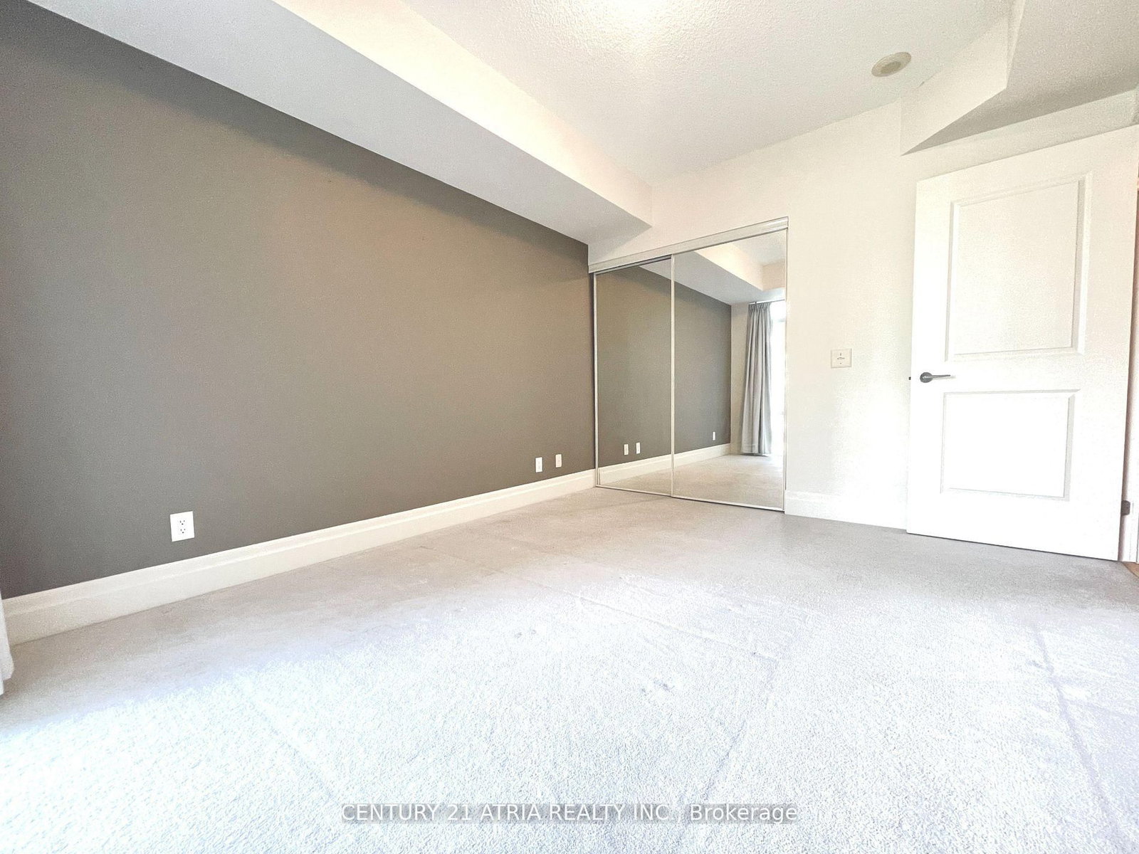 111 Upper Duke Crescent, Unit 520 - Photo 8