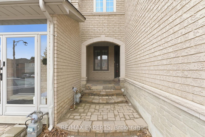 22 Wedgewood Pl, Vaughan, L4K 4X7 | Image 2