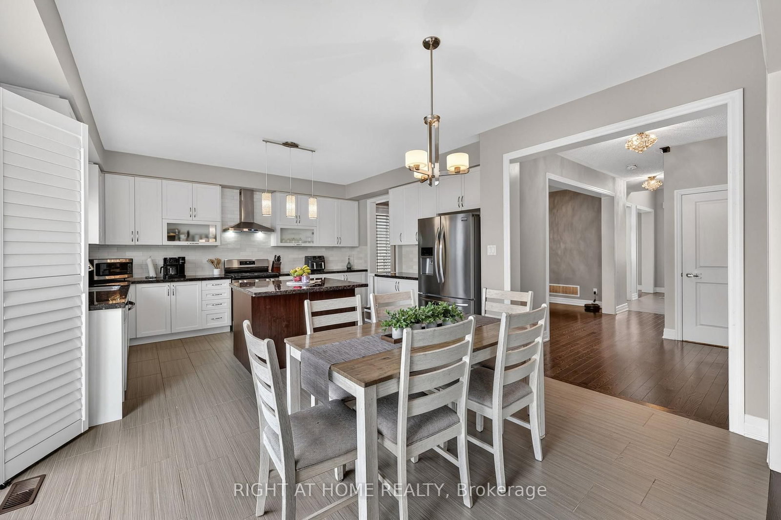 Detached House for sale at 61 Latimer Avenue, Essa, Ontario, L3W 0N3 - Angus - MLS: N13000306