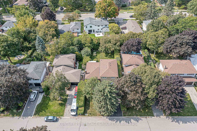 68 Highland Ave, Newmarket, L3Y 3H8 | Image 3