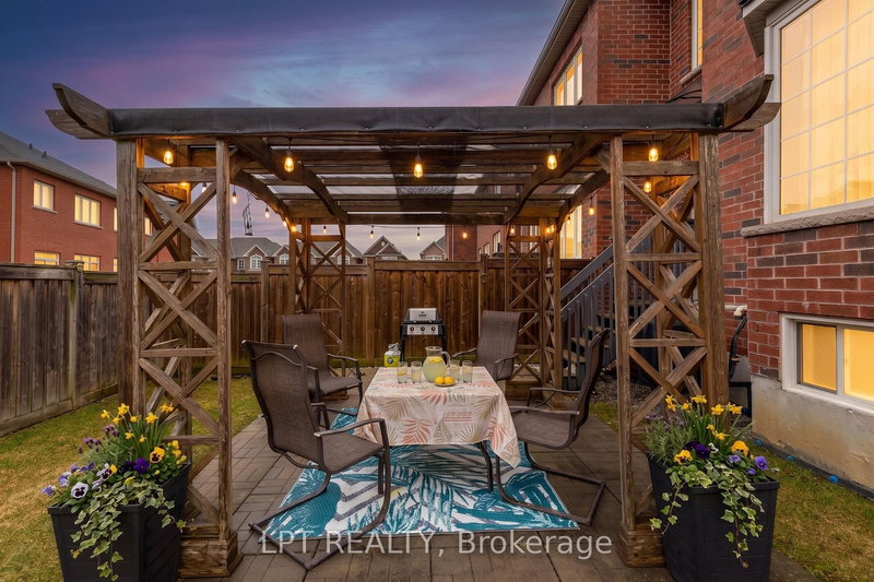 38 Pacific Rim Crt, Richmond Hill, L4E 0W8 | Image 2