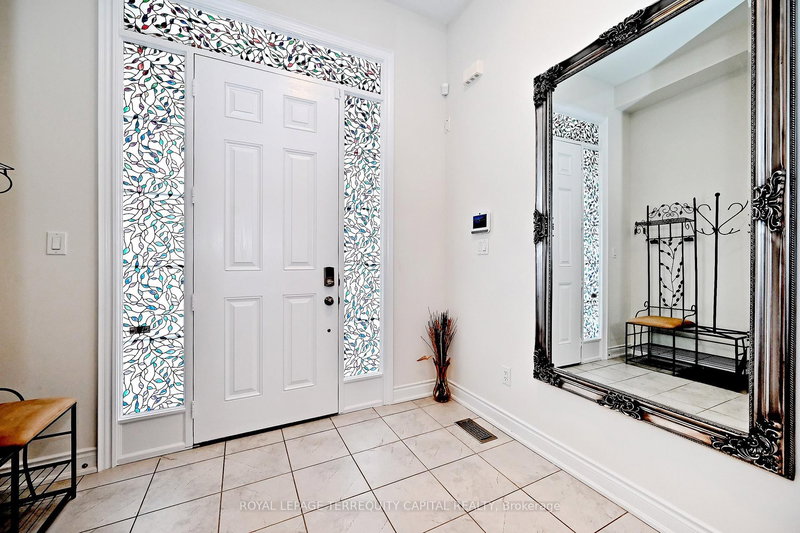 22 Walter Tunny Cres, East Gwillimbury, L9N 0R4 | Image 3