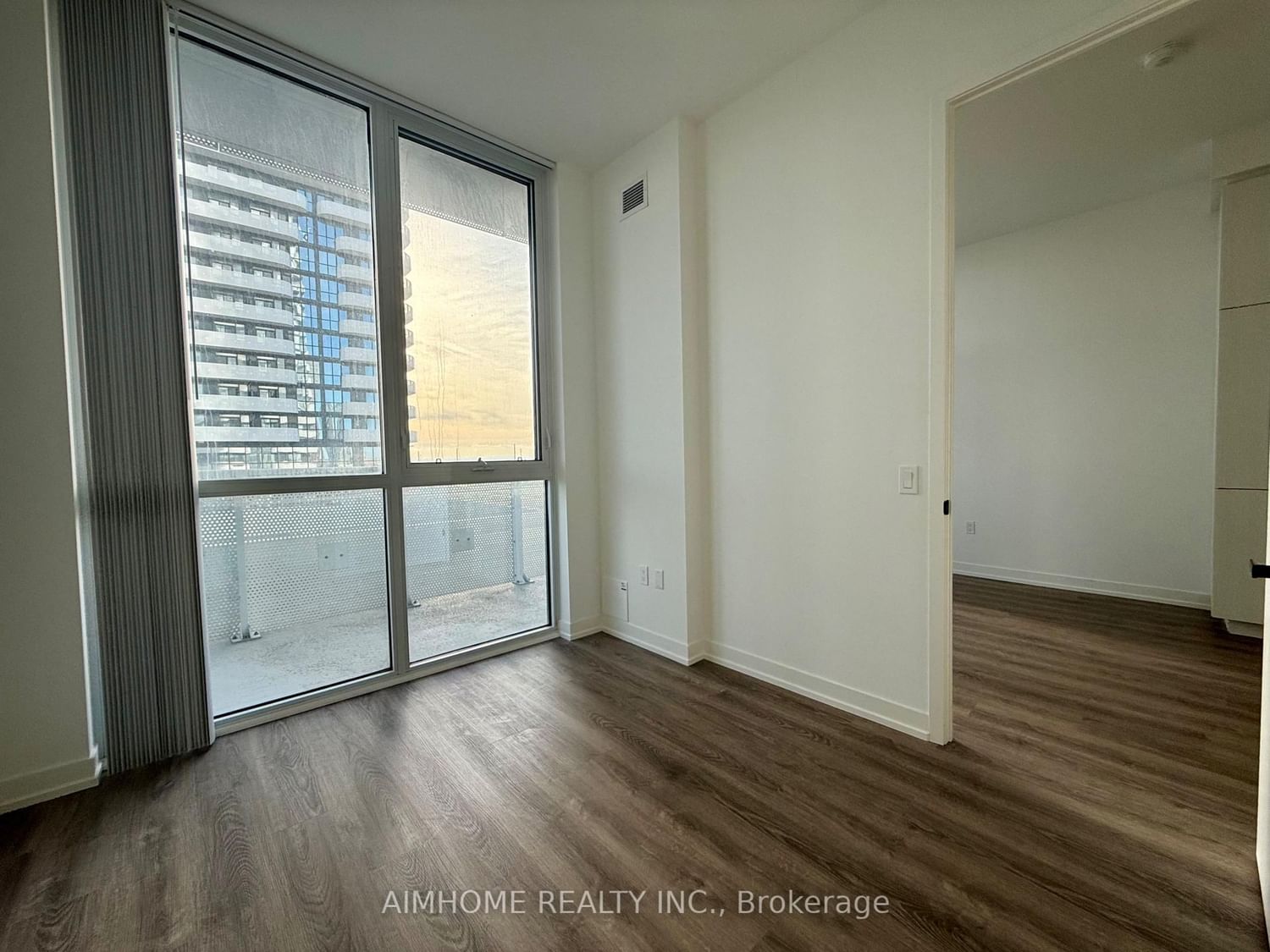 8 Interchange Way, Unit 619 - Photo 11