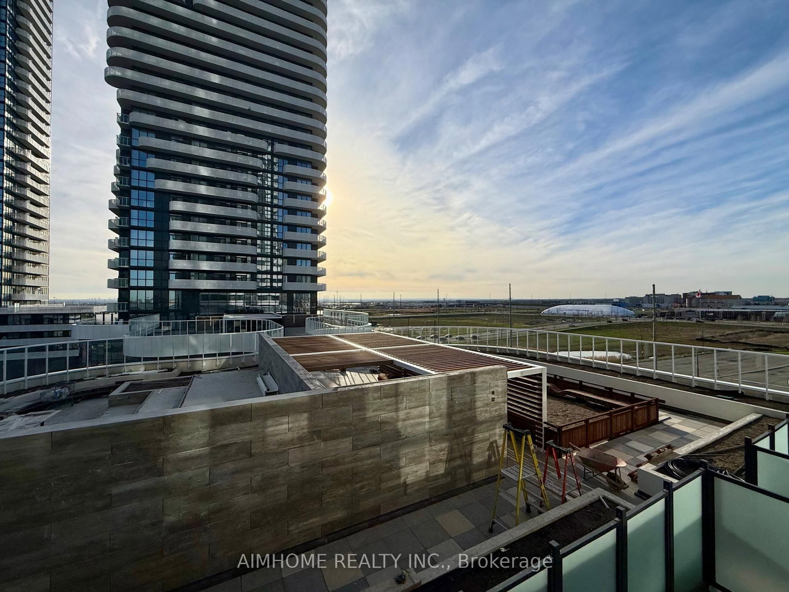 8 Interchange Way, Unit 619 - Photo 12