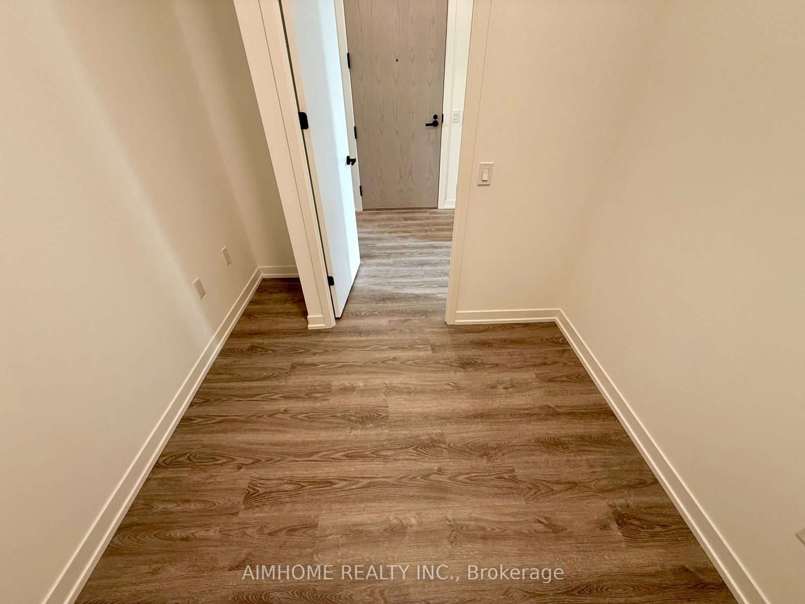 8 Interchange Way, Unit 619 - Photo 5