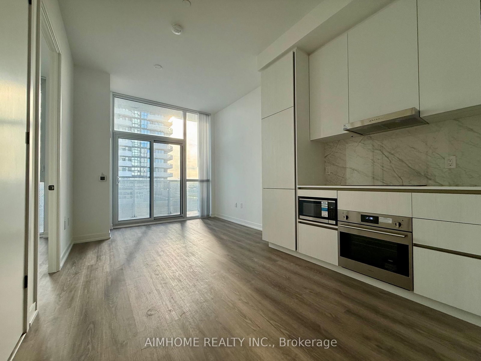 8 Interchange Way, Unit 619 - Photo 6