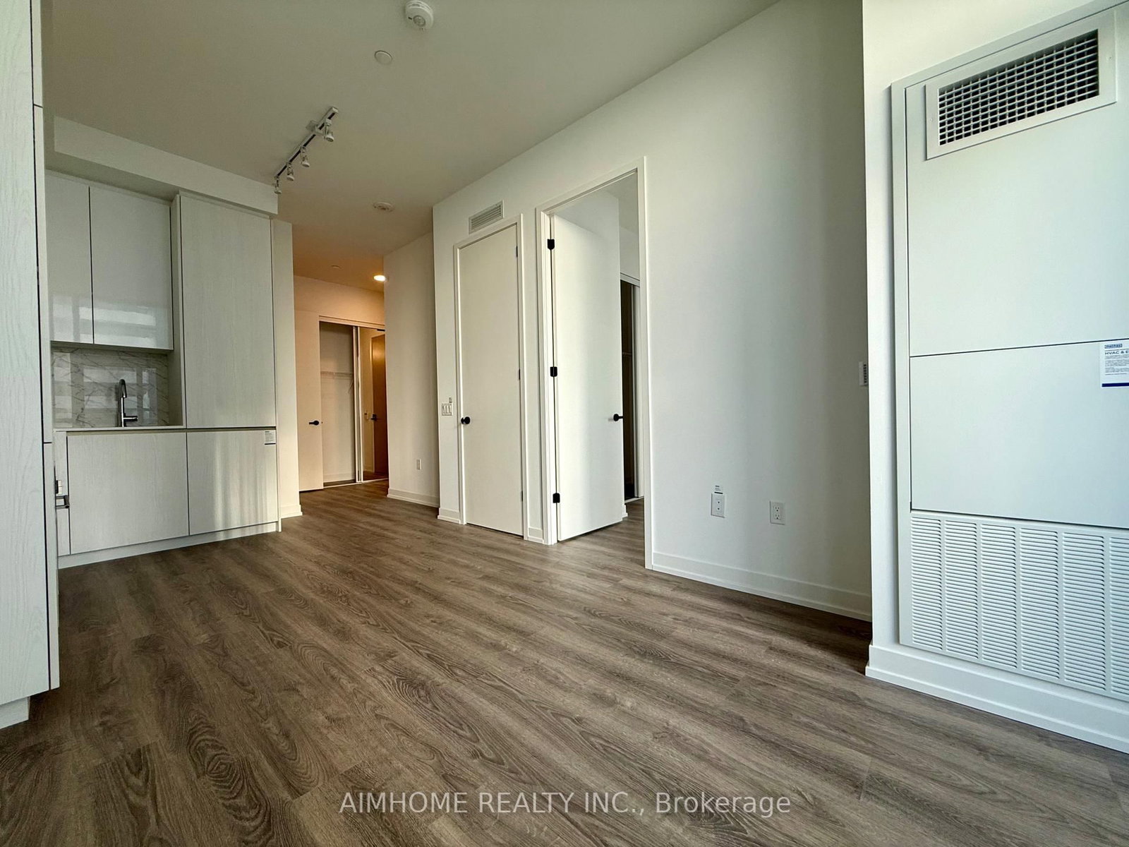 8 Interchange Way, Unit 619 - Photo 7