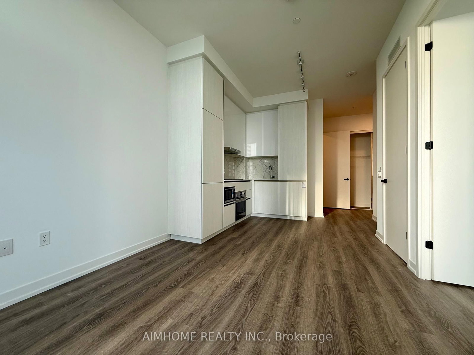 8 Interchange Way, Unit 619 - Photo 8