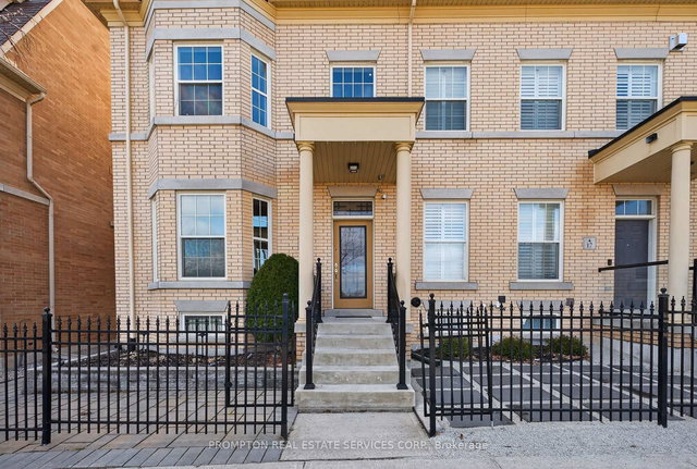 15 Donald Buttress Boulevard E