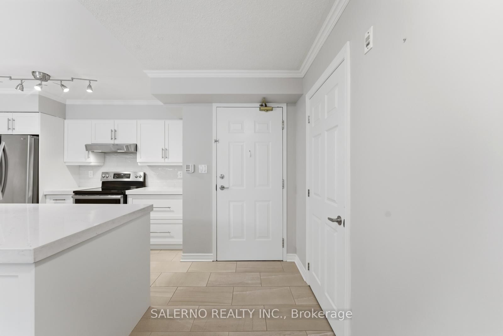 141 Woodbridge Avenue, Unit 312 - Photo 7