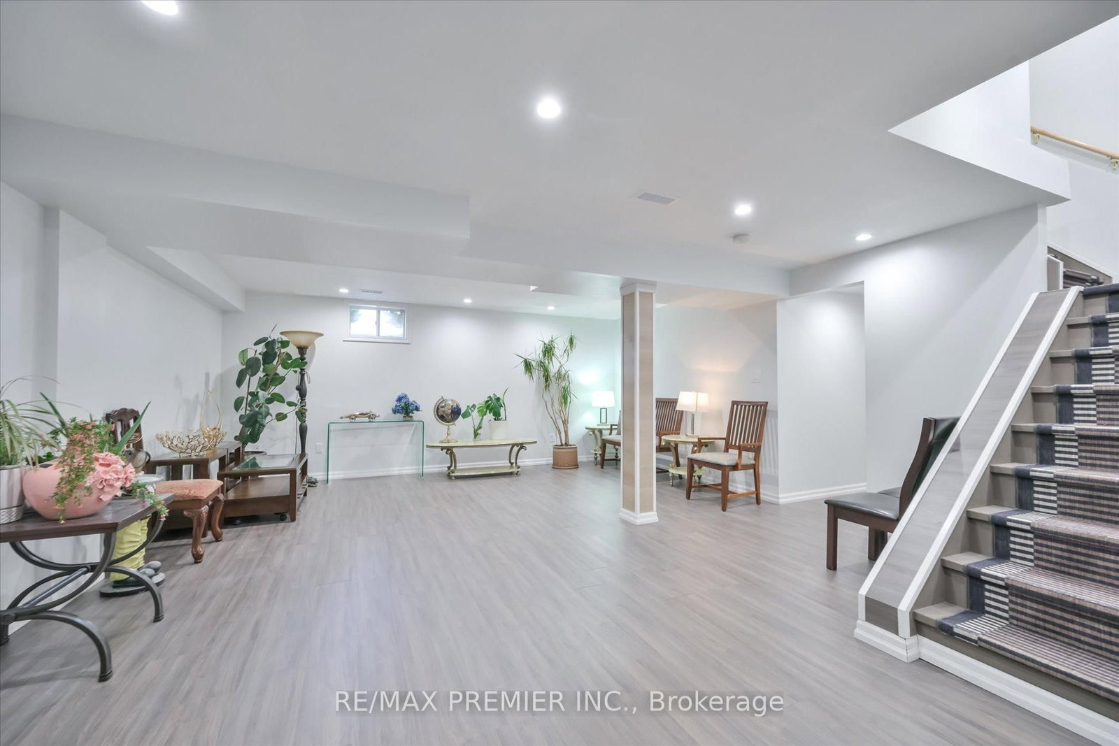 Detached House for sale at 7 Stonemount Crescent, Essa, Ontario, L3W 0C4 - Angus - MLS: N13000968