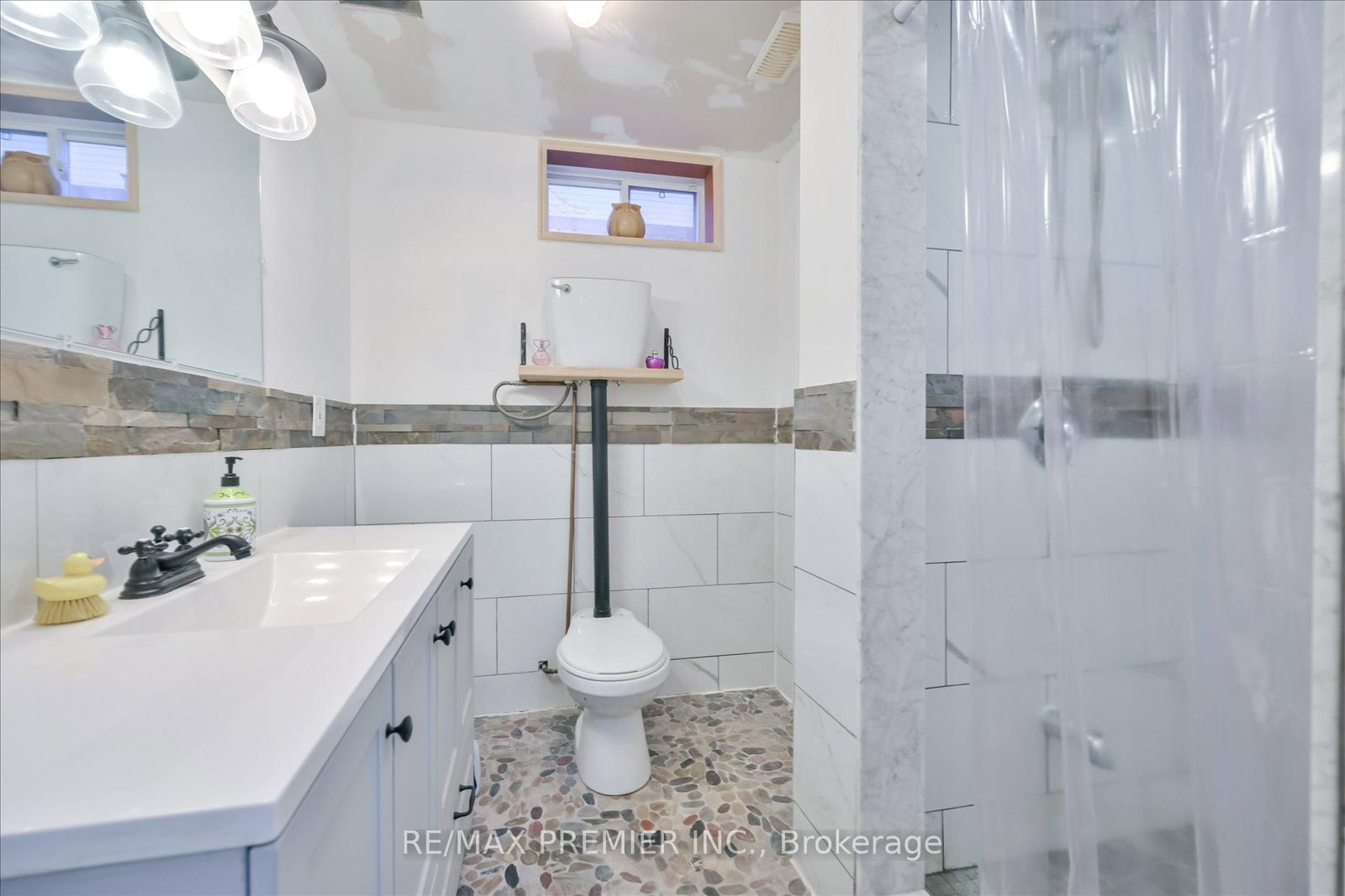 Detached House for sale at 7 Stonemount Crescent, Essa, Ontario, L3W 0C4 - Angus - MLS: N13000968