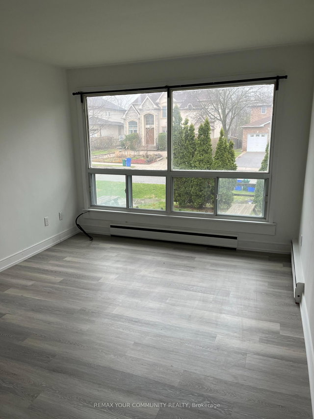 2 - 234 LENNOX Avenue