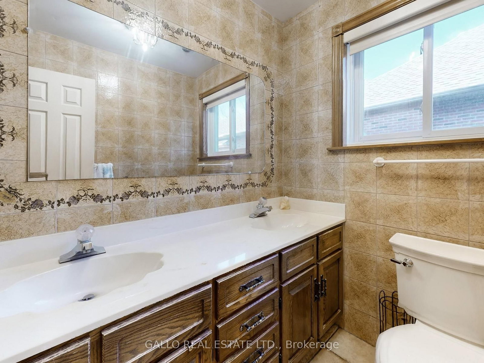 Detached House for sale at 106 Duncan Road, Richmond Hill, Ontario, L4C 6J7 - Langstaff - MLS: N13001264