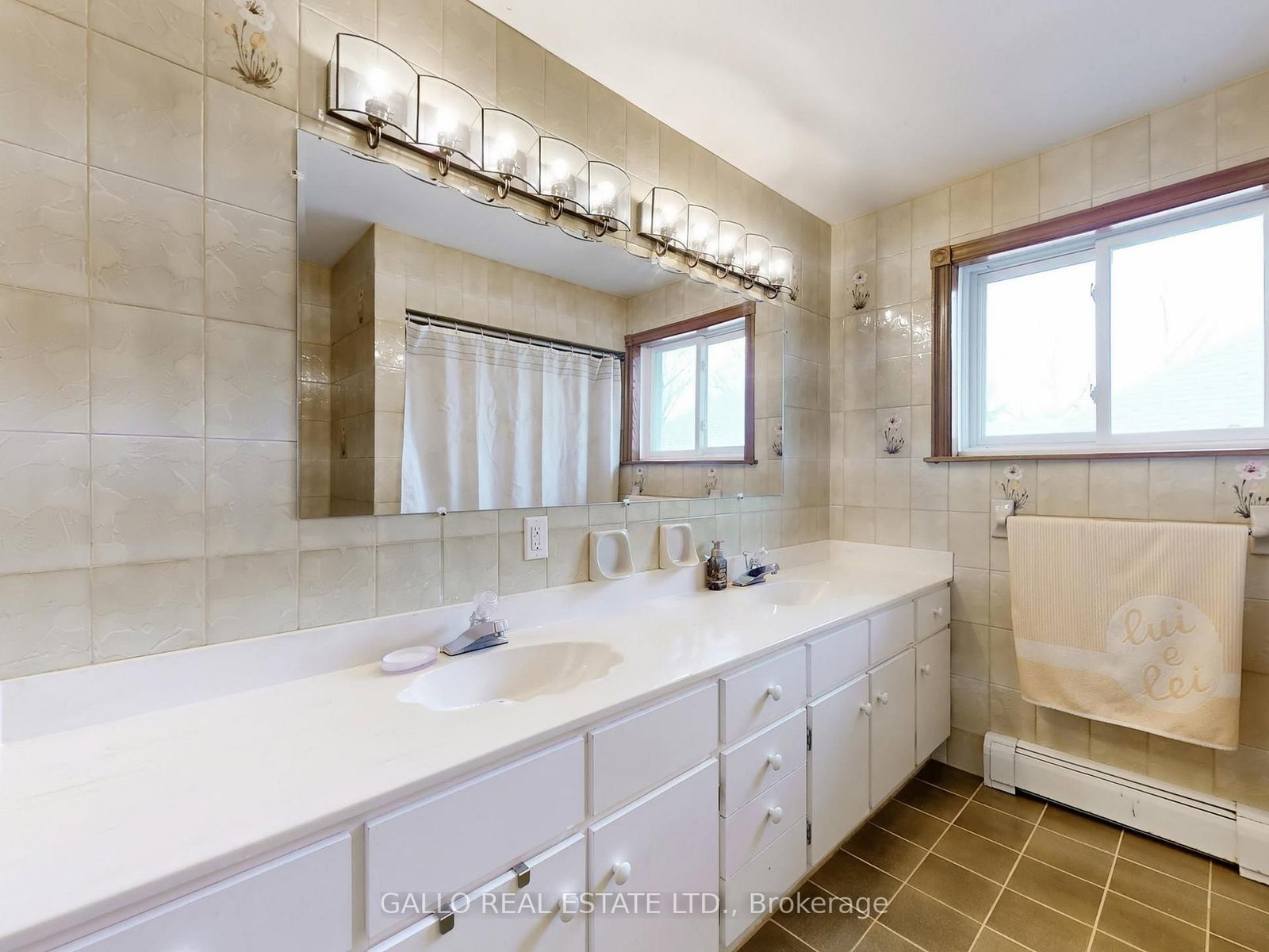 Detached House for sale at 106 Duncan Road, Richmond Hill, Ontario, L4C 6J7 - Langstaff - MLS: N13001264