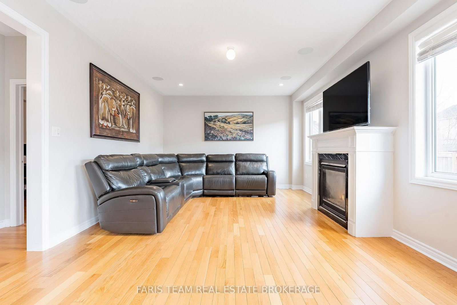 Detached House for sale at 111 Latimer Avenue, Essa, Ontario, L3W 0N1 - Angus - MLS: N13001416