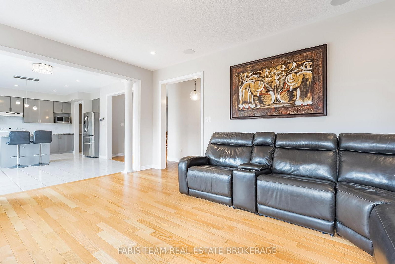 Detached House for sale at 111 Latimer Avenue, Essa, Ontario, L3W 0N1 - Angus - MLS: N13001416