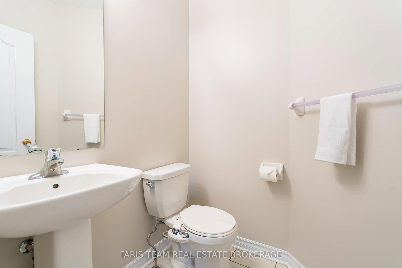 Detached House for sale at 111 Latimer Avenue, Essa, Ontario, L3W 0N1 - Angus - MLS: N13001416