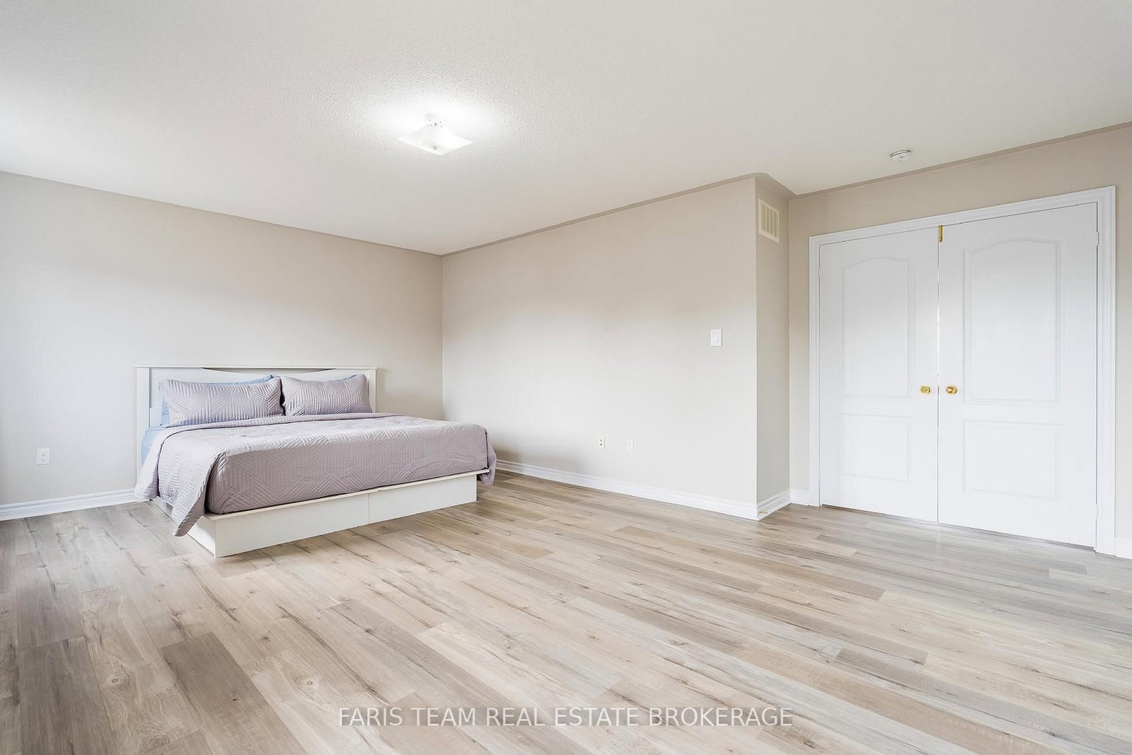 Detached House for sale at 111 Latimer Avenue, Essa, Ontario, L3W 0N1 - Angus - MLS: N13001416