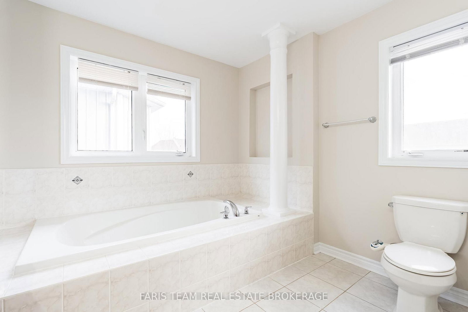 Detached House for sale at 111 Latimer Avenue, Essa, Ontario, L3W 0N1 - Angus - MLS: N13001416