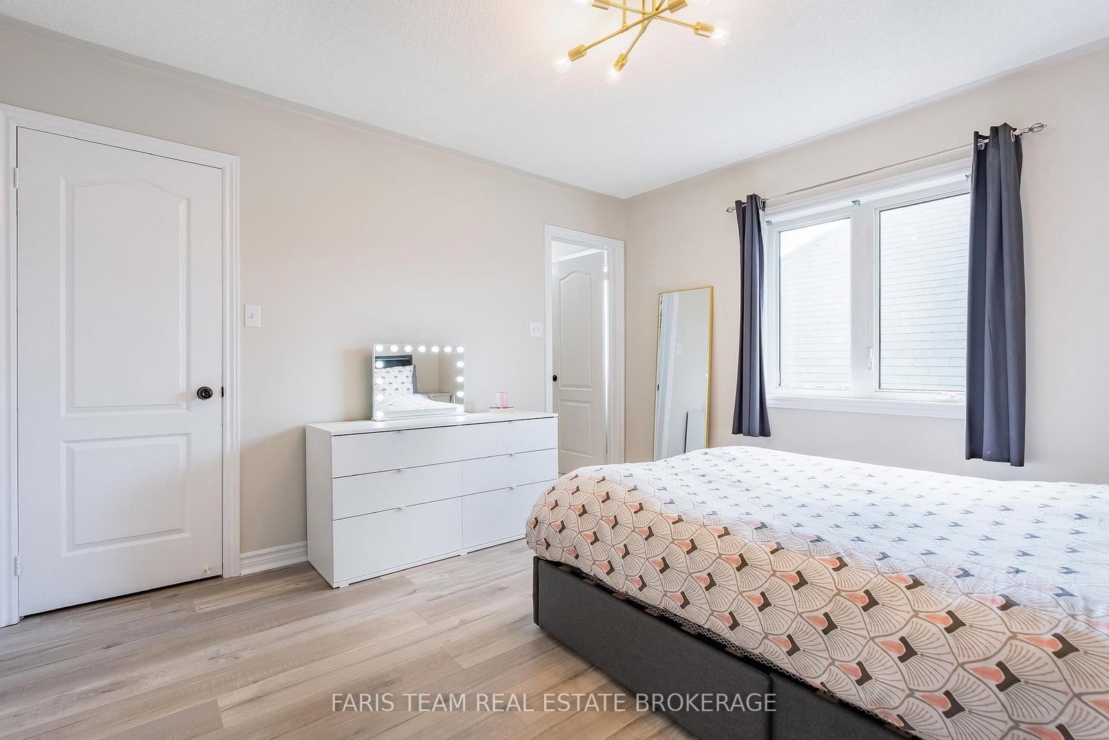 Detached House for sale at 111 Latimer Avenue, Essa, Ontario, L3W 0N1 - Angus - MLS: N13001416