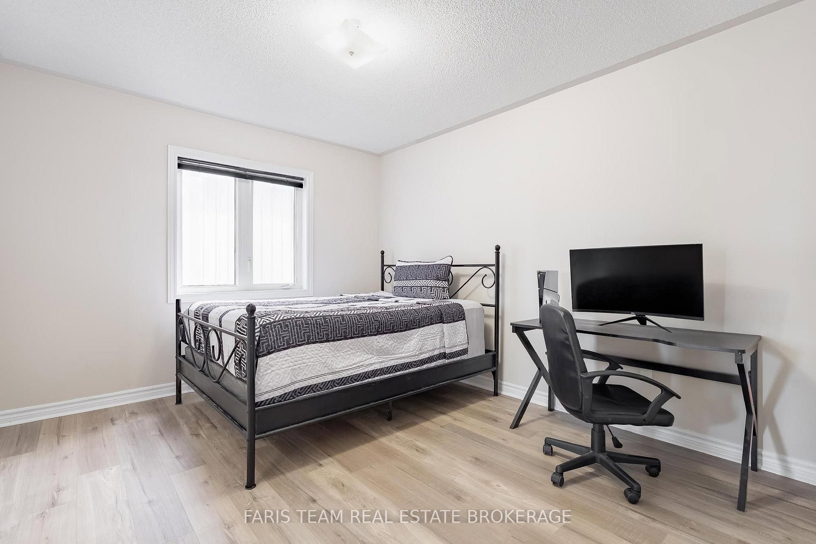 Detached House for sale at 111 Latimer Avenue, Essa, Ontario, L3W 0N1 - Angus - MLS: N13001416