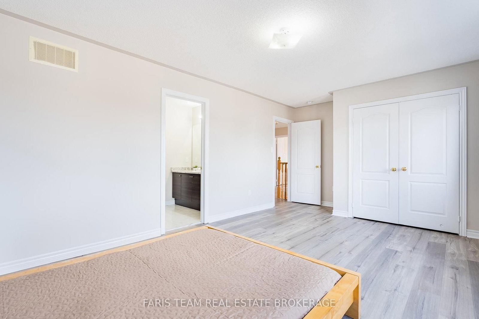 Detached House for sale at 111 Latimer Avenue, Essa, Ontario, L3W 0N1 - Angus - MLS: N13001416