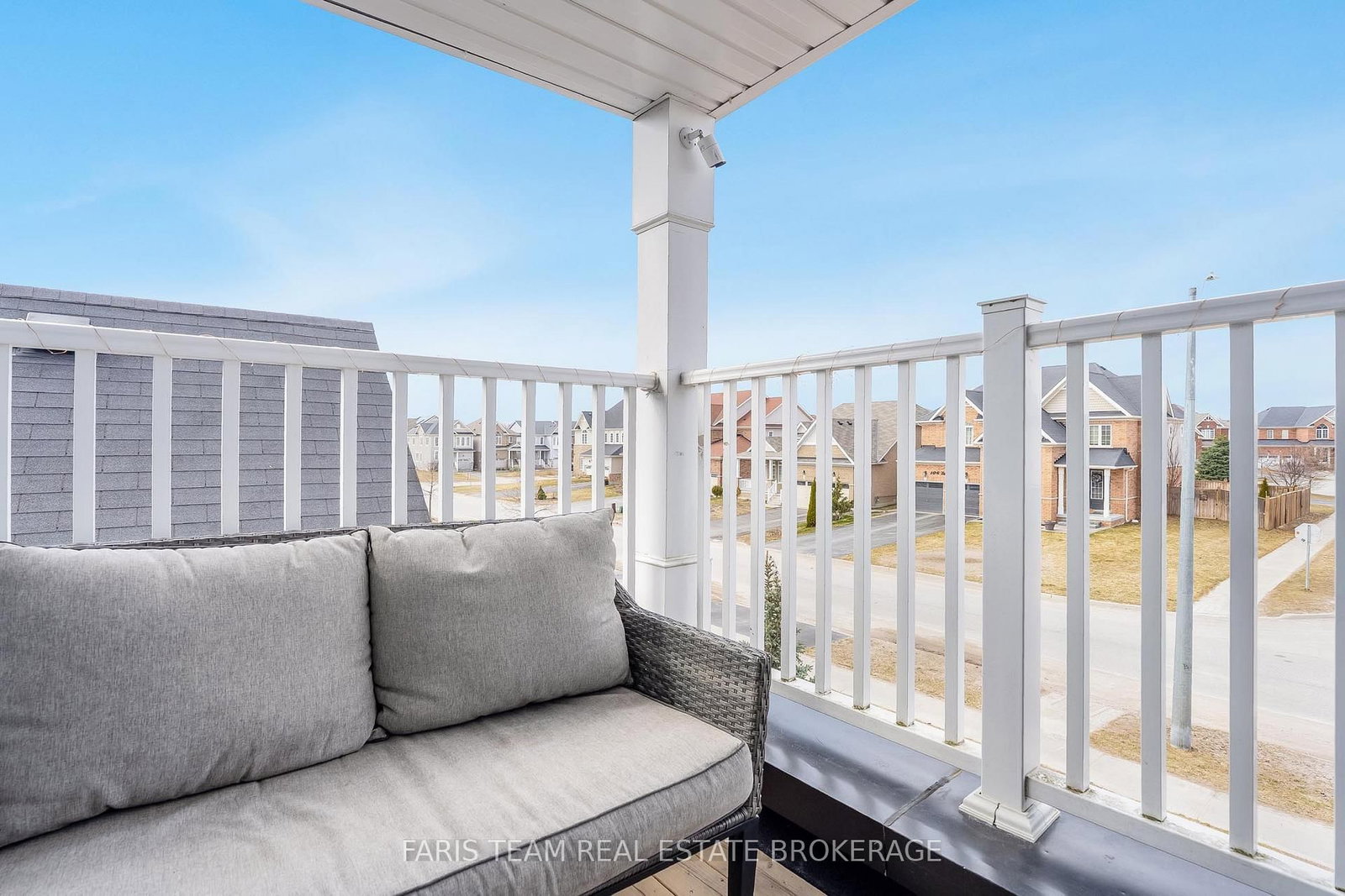 Detached House for sale at 111 Latimer Avenue, Essa, Ontario, L3W 0N1 - Angus - MLS: N13001416