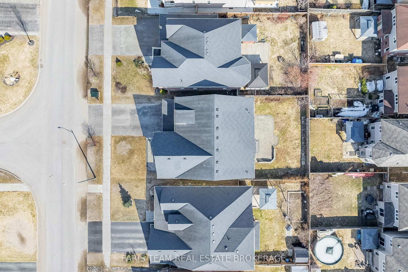 Detached House for sale at 111 Latimer Avenue, Essa, Ontario, L3W 0N1 - Angus - MLS: N13001416