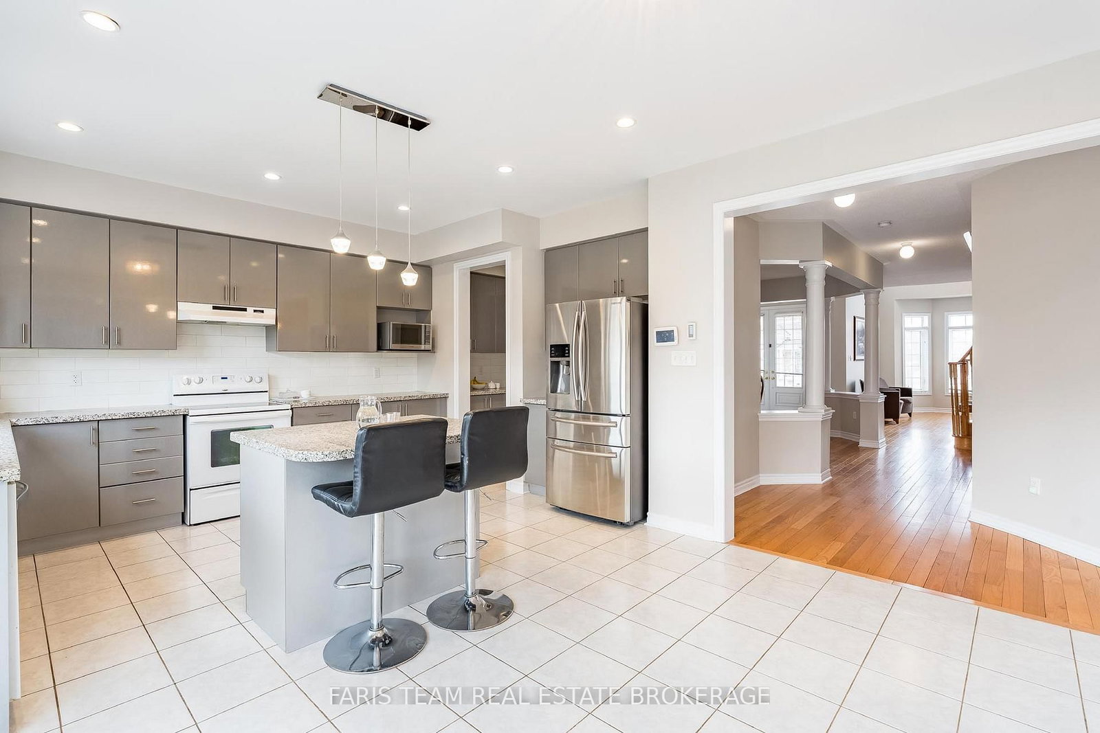 Detached House for sale at 111 Latimer Avenue, Essa, Ontario, L3W 0N1 - Angus - MLS: N13001416