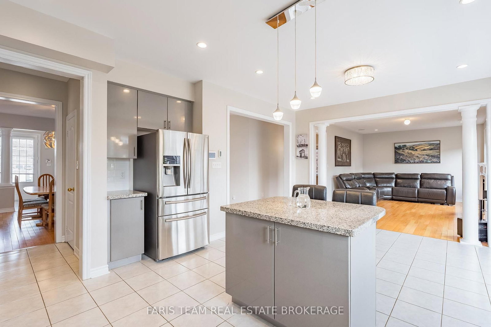 Detached House for sale at 111 Latimer Avenue, Essa, Ontario, L3W 0N1 - Angus - MLS: N13001416