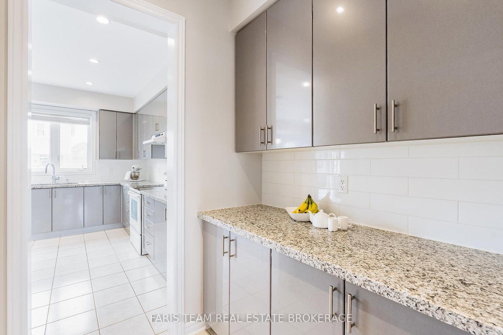 Detached House for sale at 111 Latimer Avenue, Essa, Ontario, L3W 0N1 - Angus - MLS: N13001416