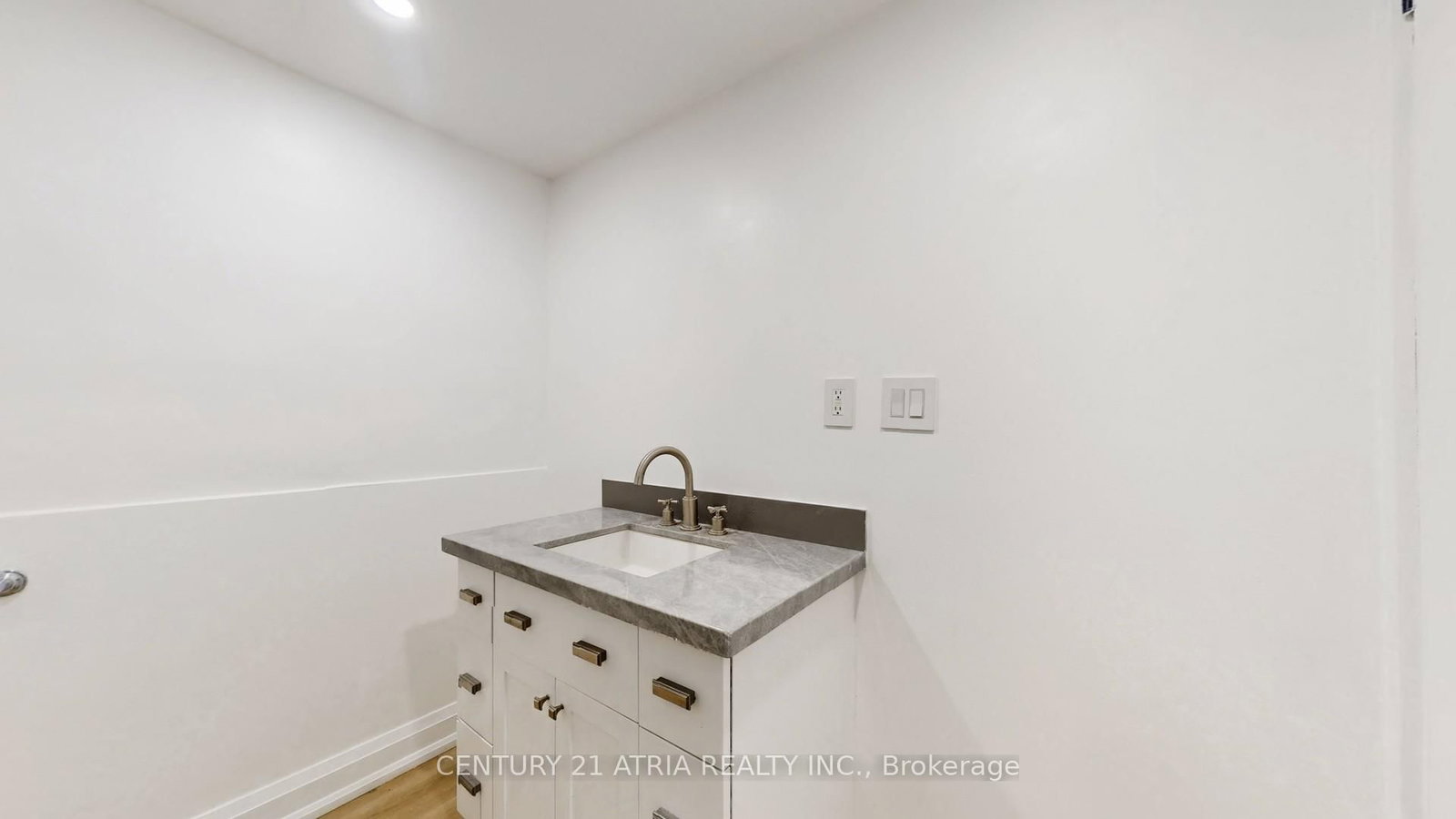 Detached House for sale at 392 Bent Crescent, Richmond Hill, Ontario, L4C 1C3 - Crosby - MLS: N13001530