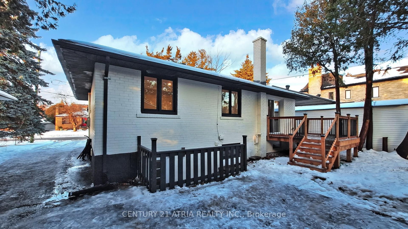 Detached House for sale at 392 Bent Crescent, Richmond Hill, Ontario, L4C 1C3 - Crosby - MLS: N13001530