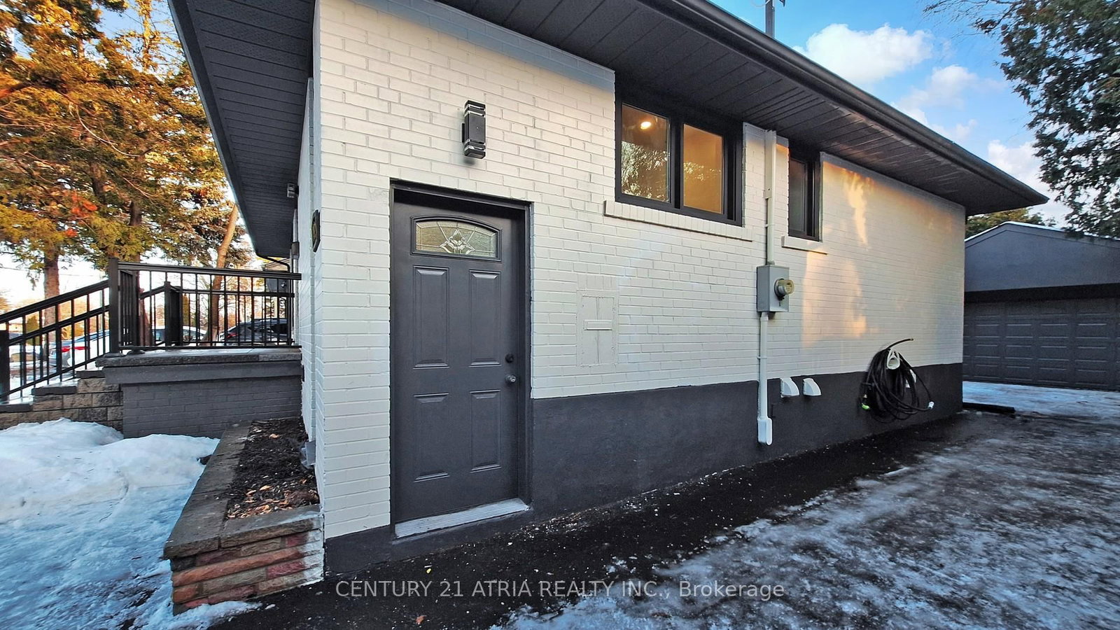 Detached House for sale at 392 Bent Crescent, Richmond Hill, Ontario, L4C 1C3 - Crosby - MLS: N13001530