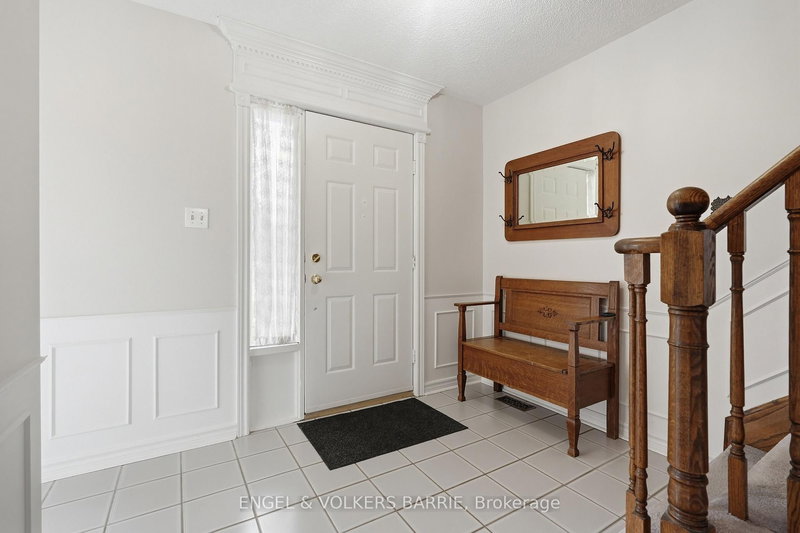 56 Fox Run Lane, Bradford West Gwillimbury, L3Z 2V2 | Image 3