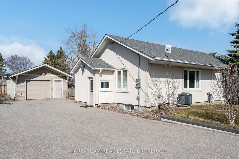 6950 Yonge St, Innisfil, Ontario