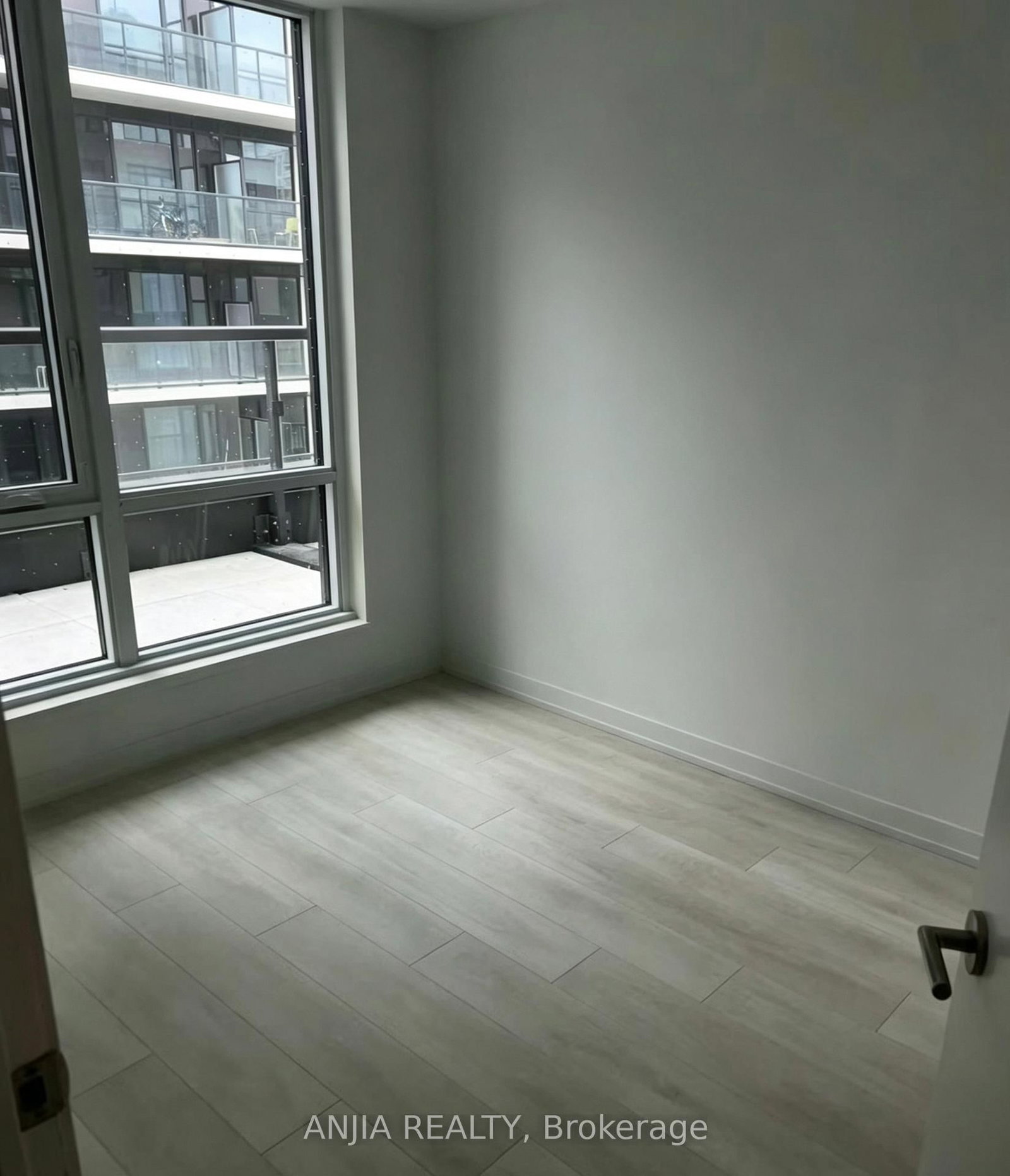 8 Beverley Glen Boulevard, Unit D420 - Photo 3