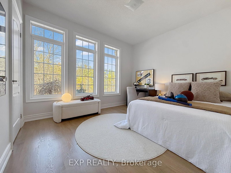 1082 Bob Scott Crt, Newmarket, L3X 3L7 | Image 3